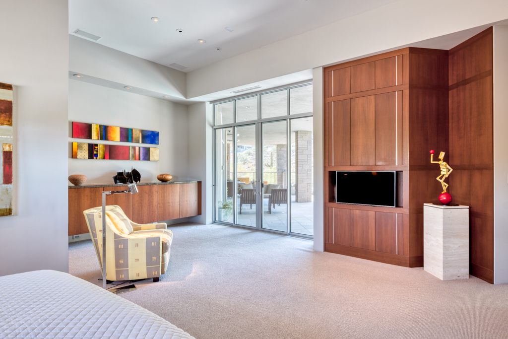 1 Private Listing