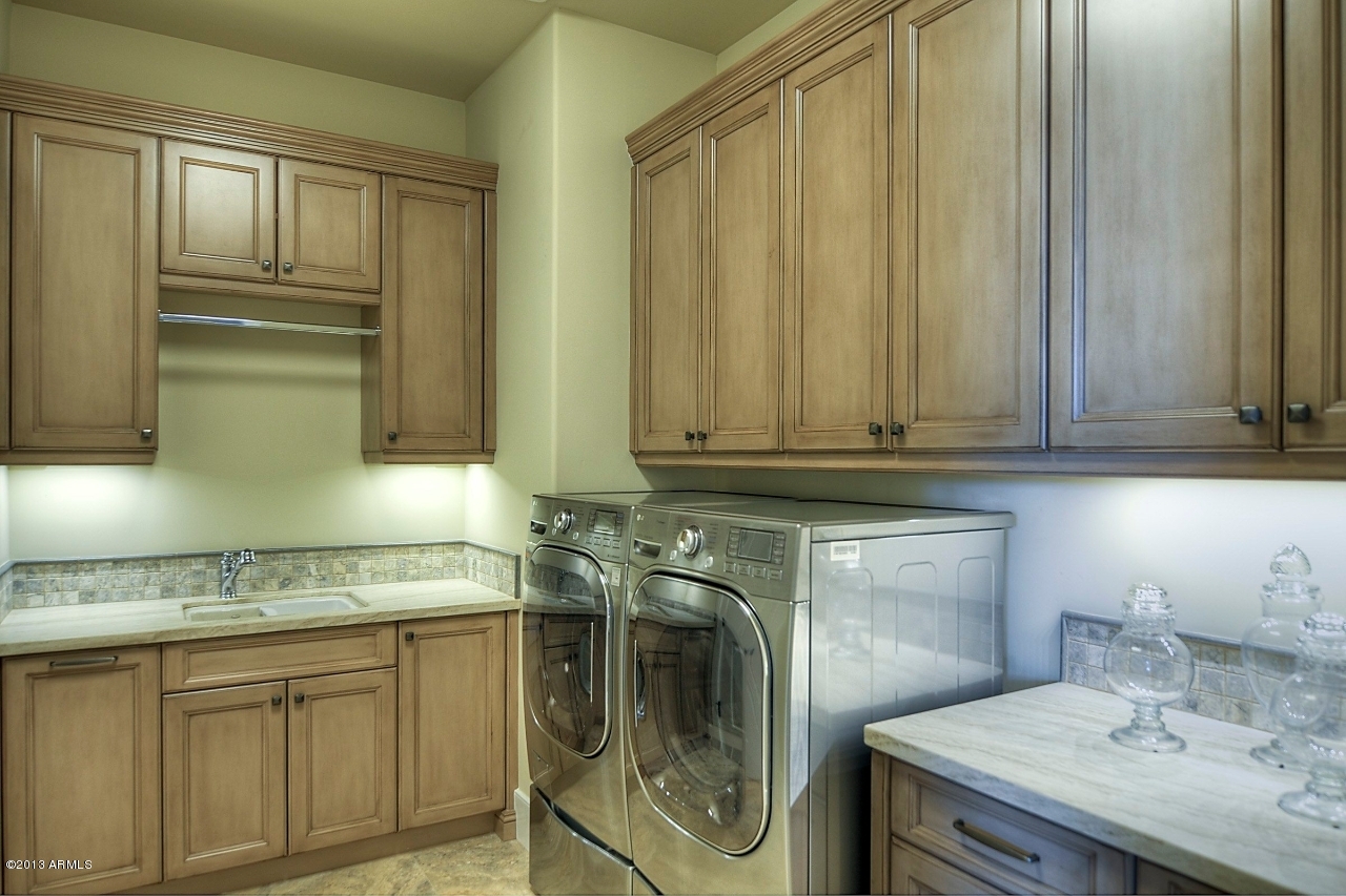 3915 E Sierra Vista Dr