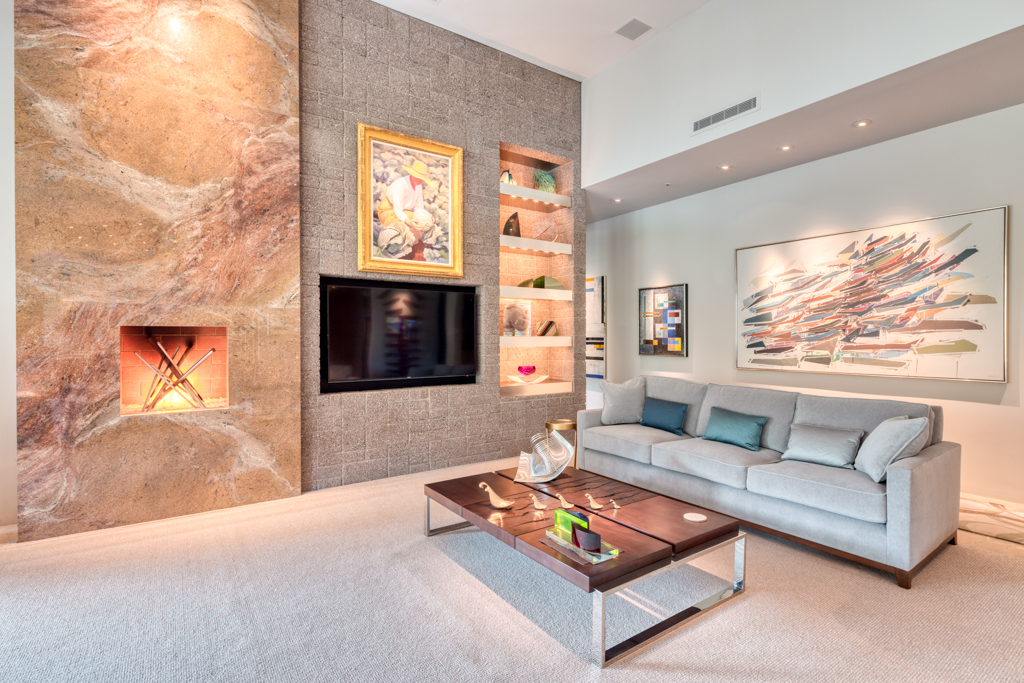 1 Private Listing