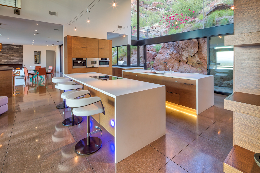 5212 E Red Rock