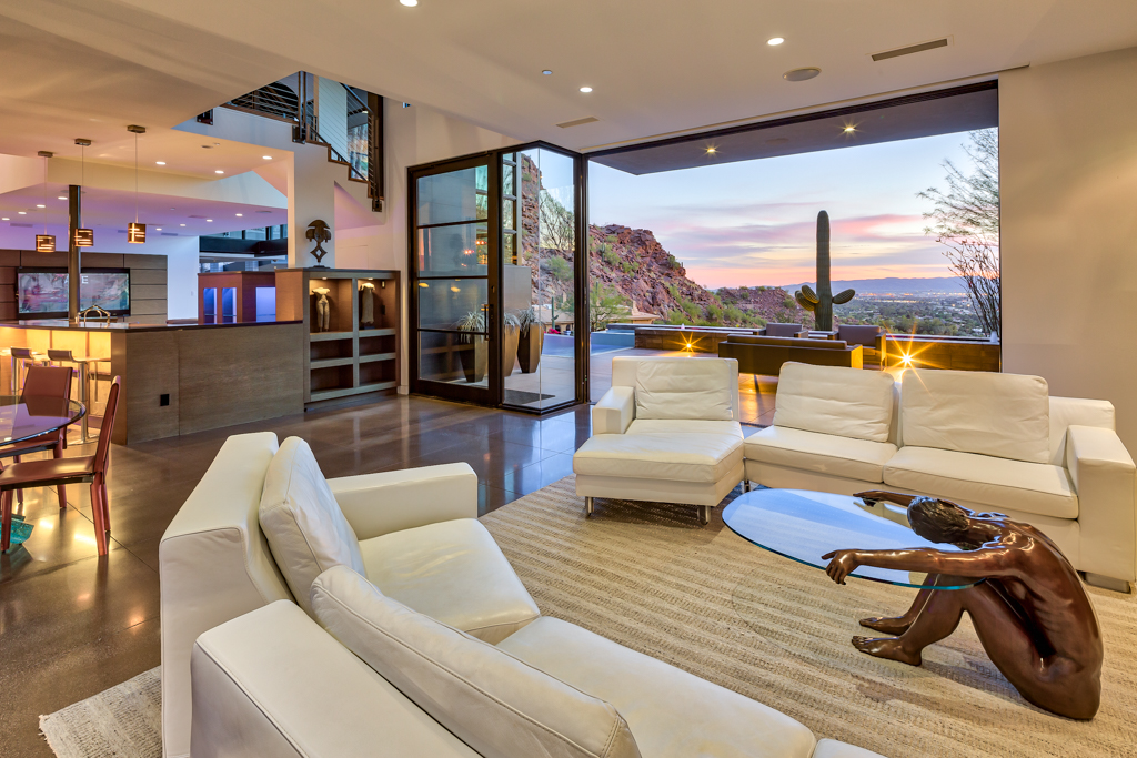 5212 E Red Rock