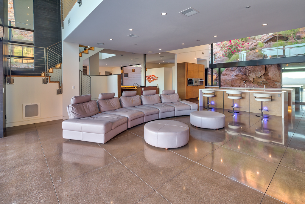 5212 E Red Rock
