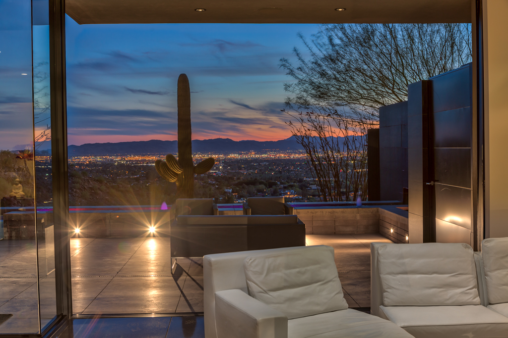 5212 E Red Rock
