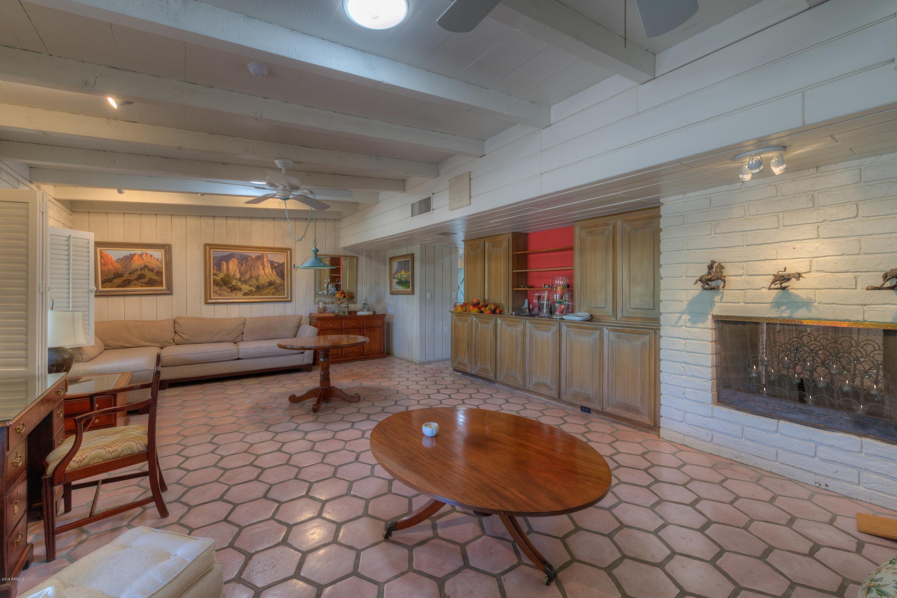 5637 E Nauni Valley Dr