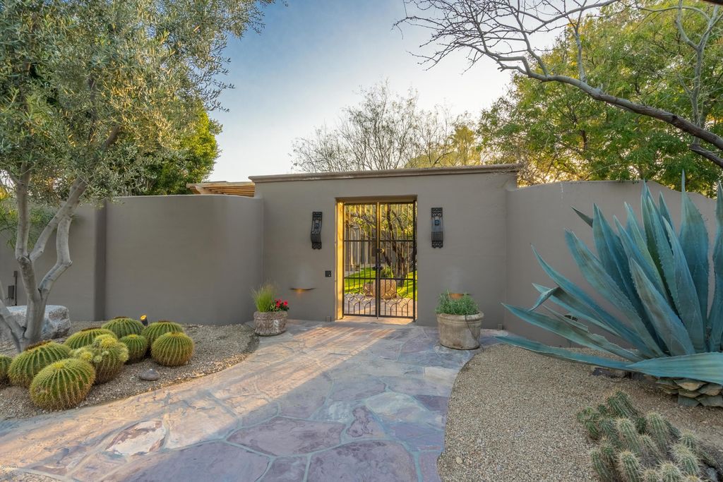7020 N Desert Fairway Dr