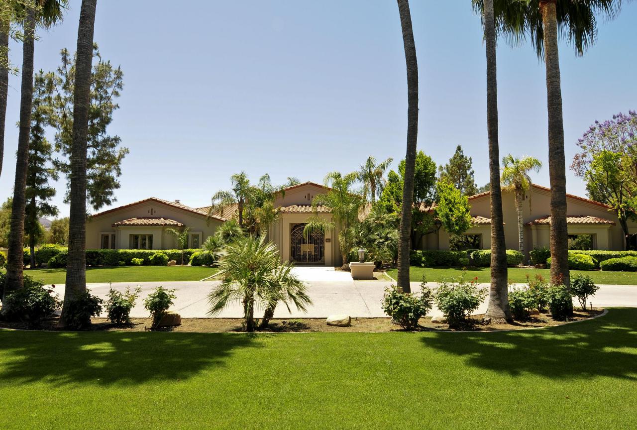 5021 E Arabian Way