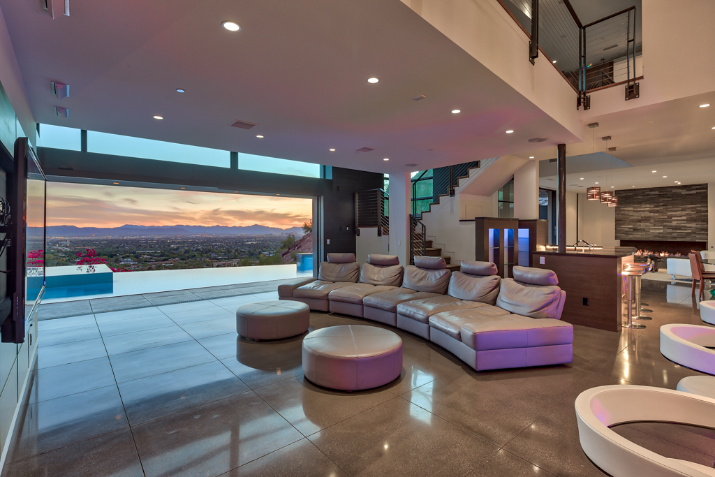 5212 E Red Rock