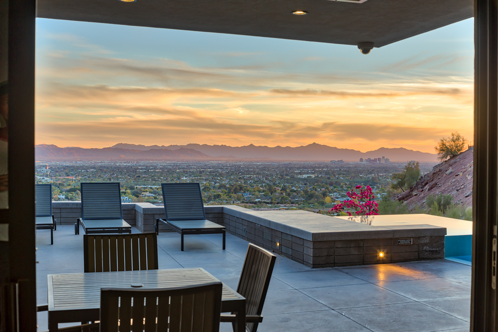 5212 E Red Rock
