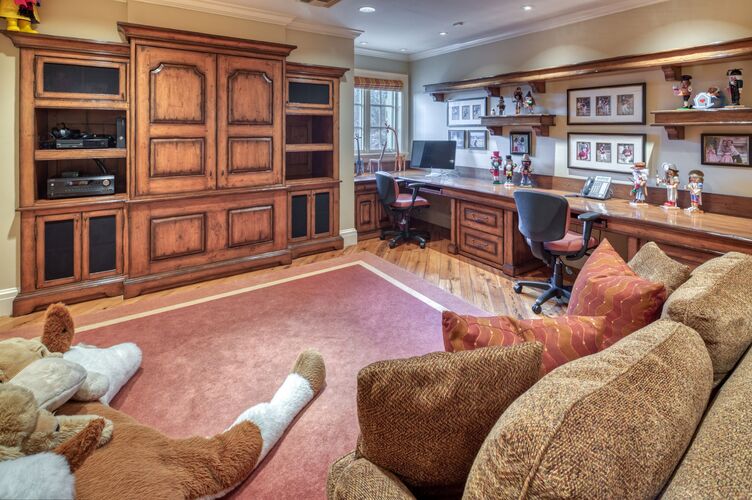 1 Private Listing