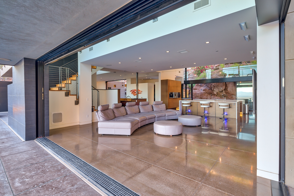 5212 E Red Rock