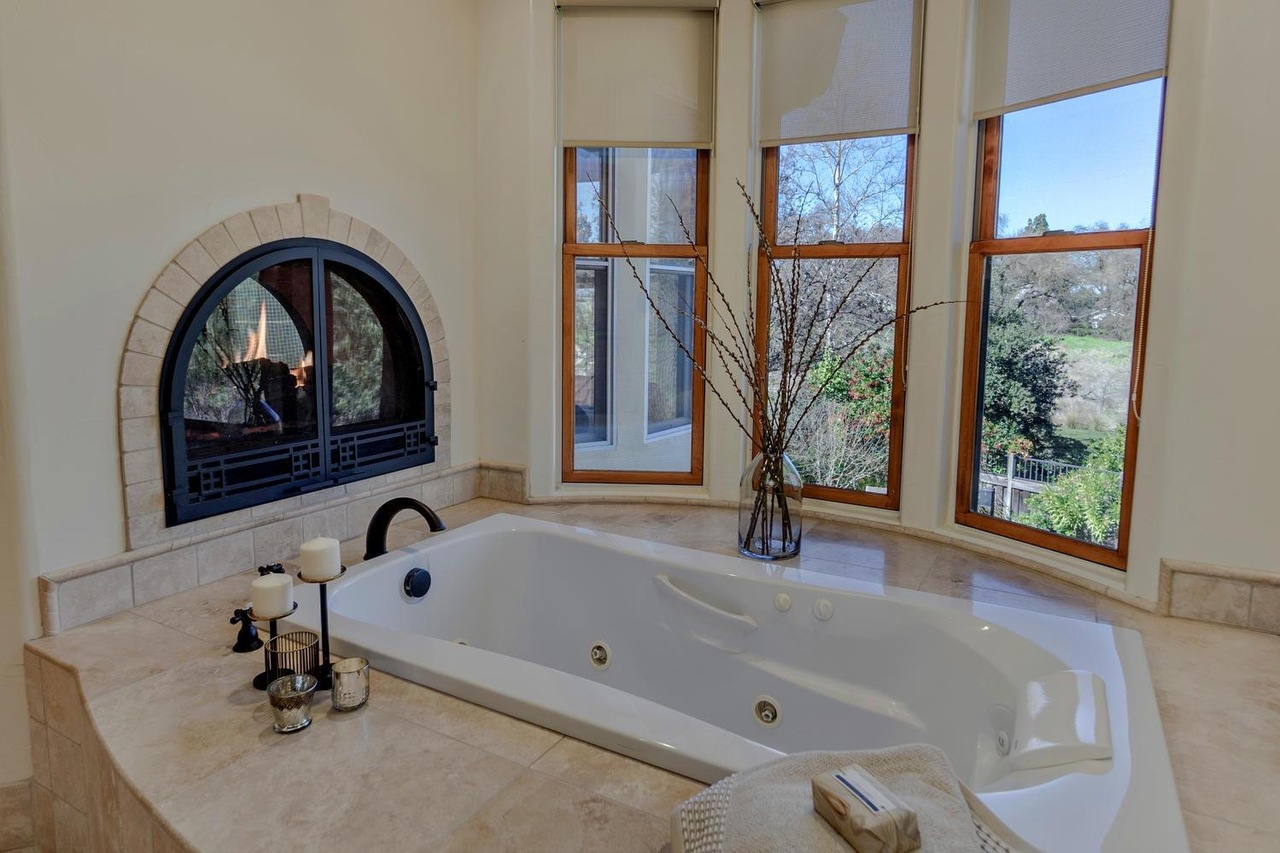1100 Cottonwood Ct.
