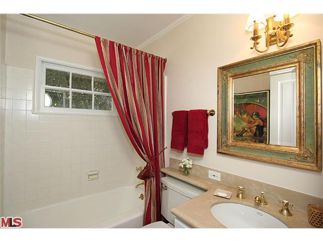 2301 Mandeville Canyon Rd