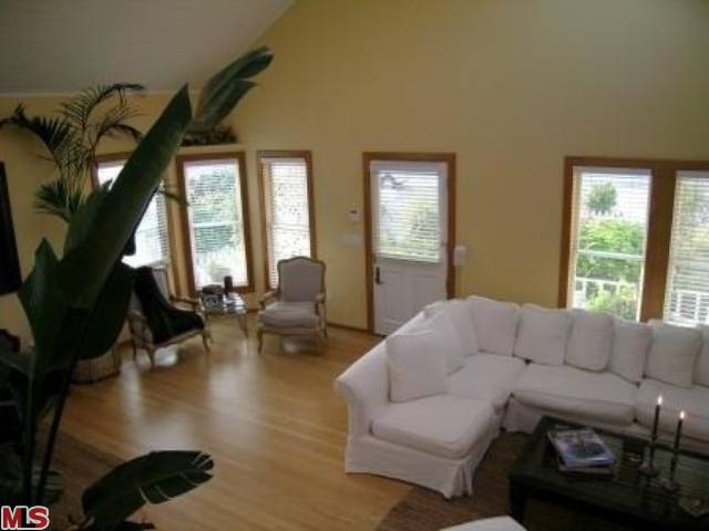 216 Bicknell Ave