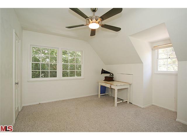 2301 Mandeville Canyon Rd