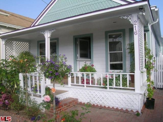 216 Bicknell Ave