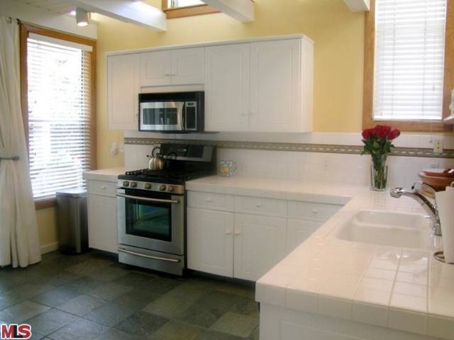 216 Bicknell Ave