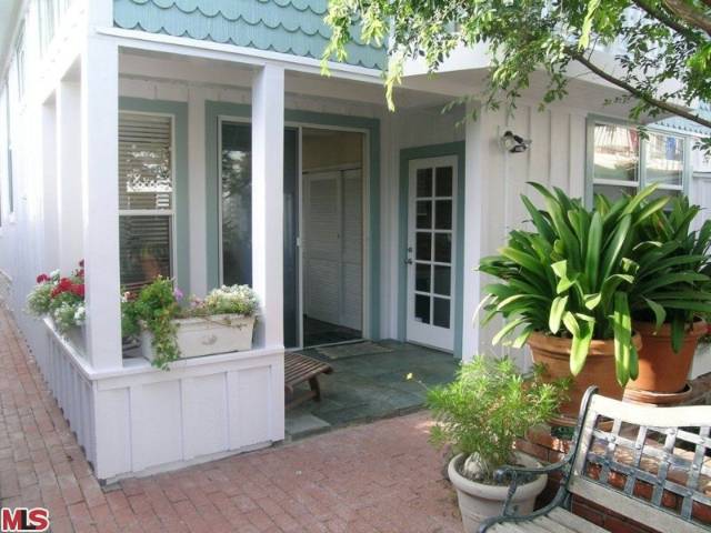 216 Bicknell Ave