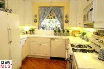 119 N Bundy Dr