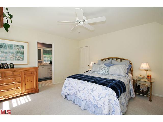 2301 Mandeville Canyon Rd