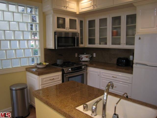 216 Bicknell Ave