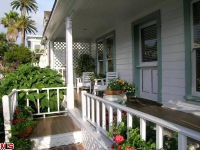216 Bicknell Ave