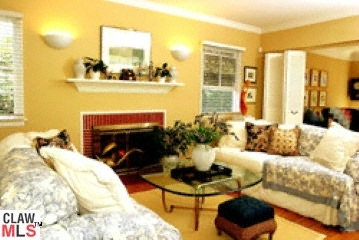 119 N Bundy Dr