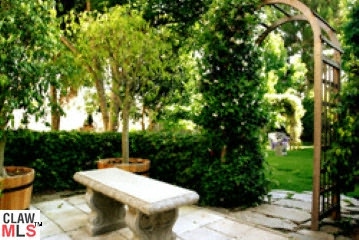 119 N Bundy Dr