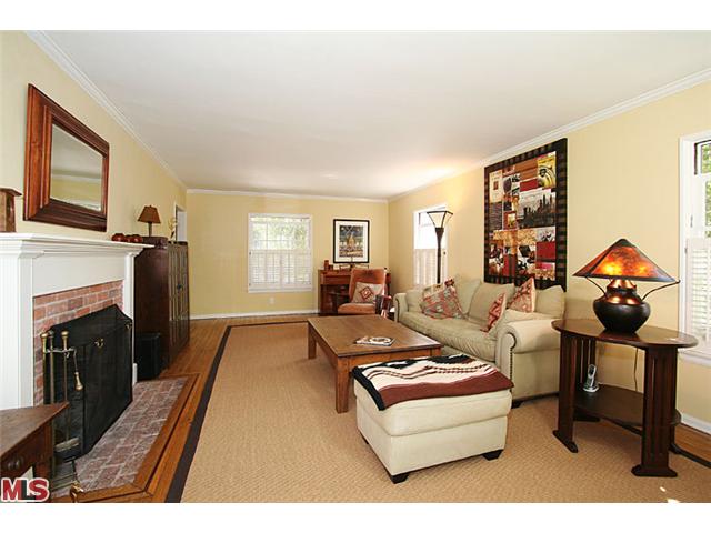 2301 Mandeville Canyon Rd