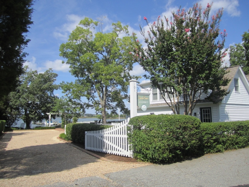 101 East St