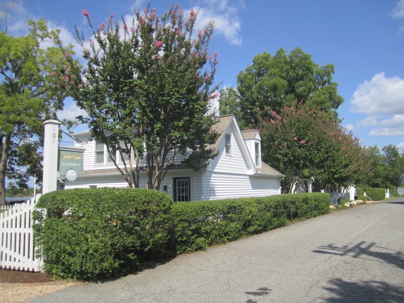 101 East St