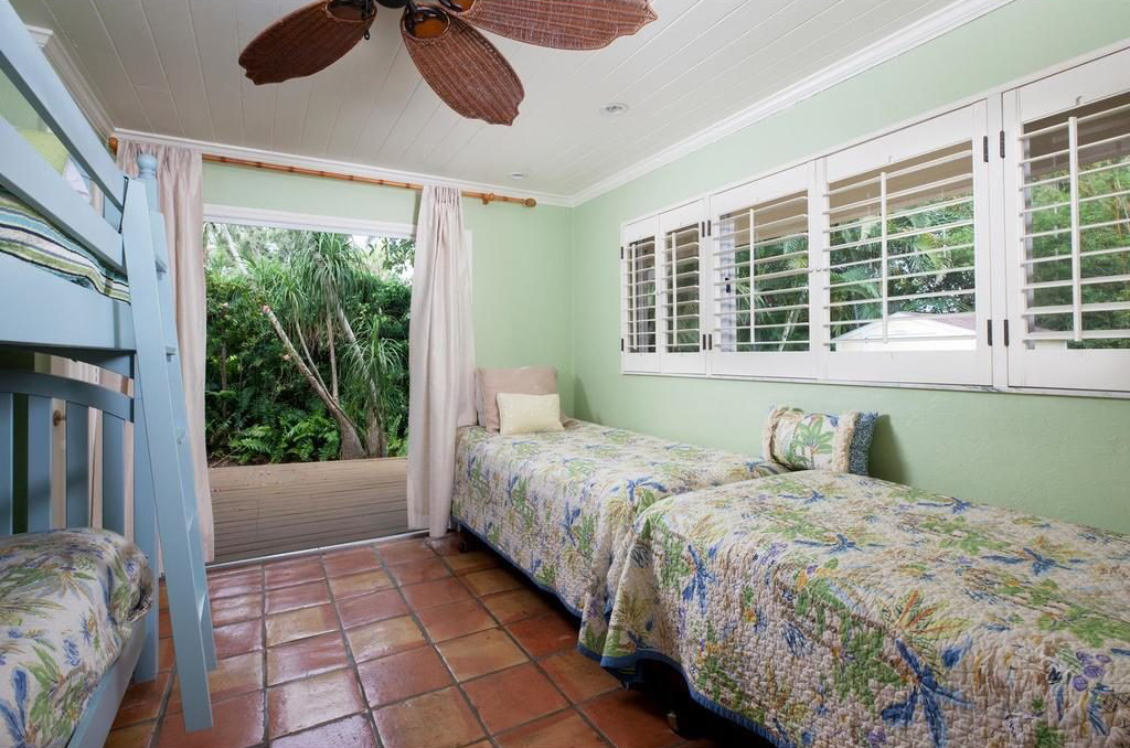 Palm Cir W. 641
