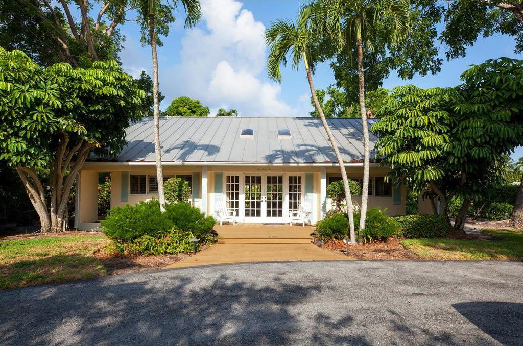 Palm Cir W. 641