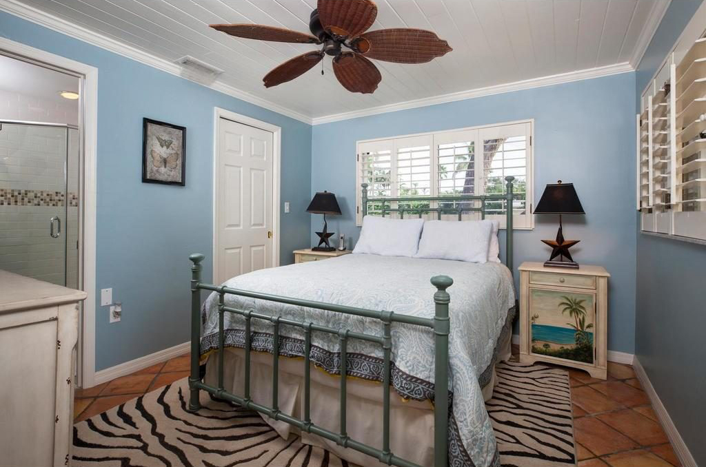Palm Cir W. 641