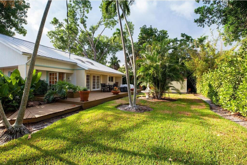Palm Cir W. 641