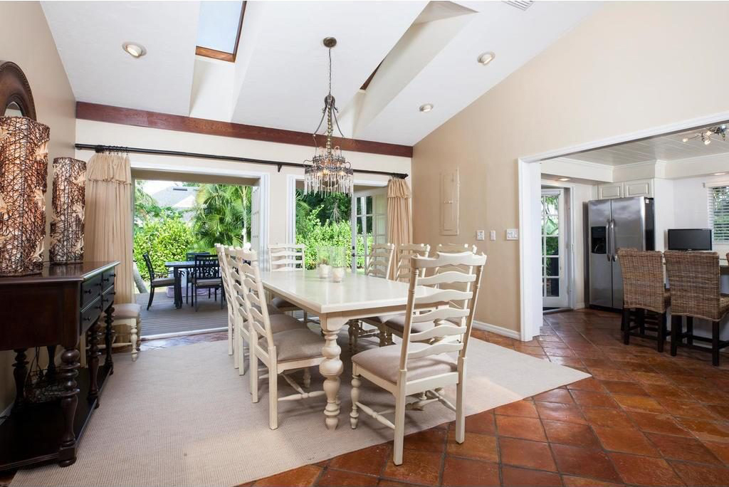 Palm Cir W. 641