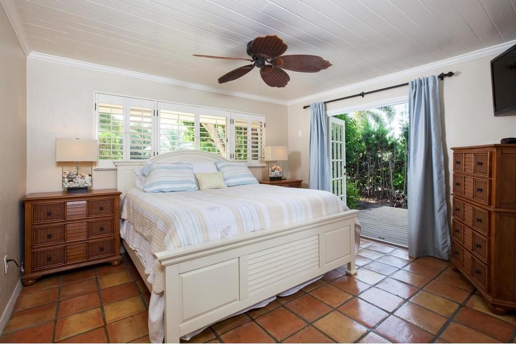Palm Cir W. 641
