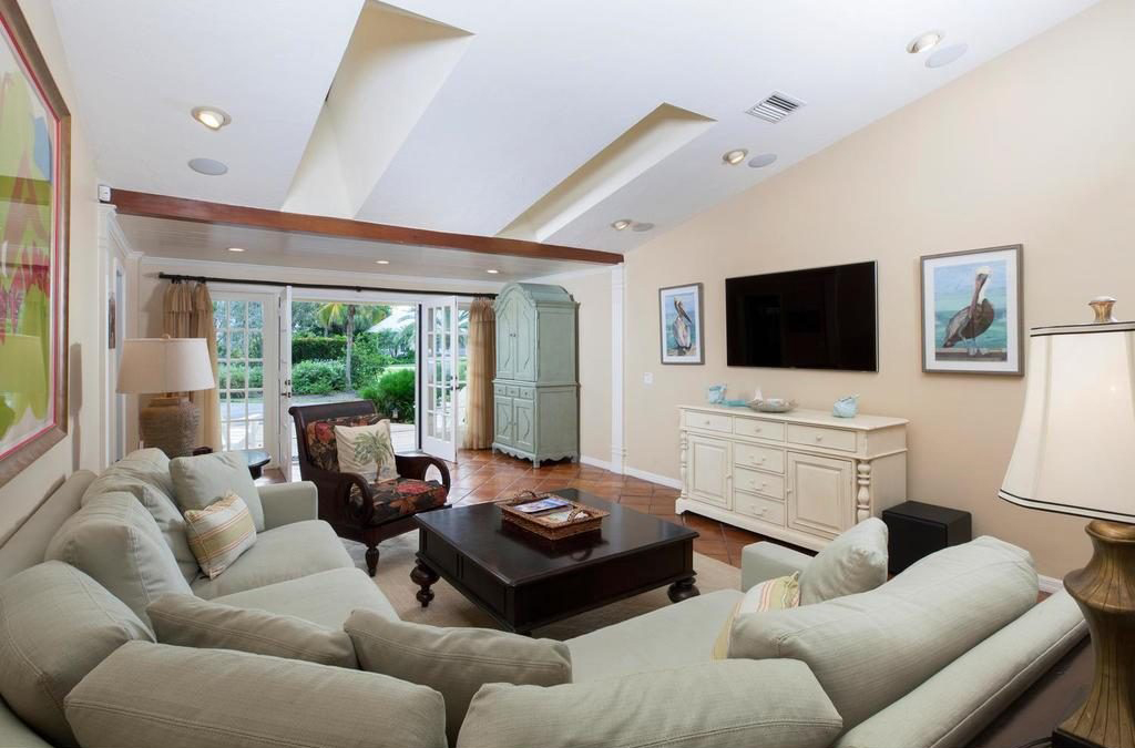 Palm Cir W. 641