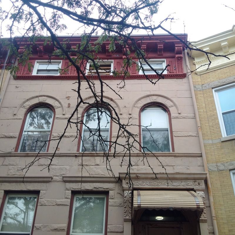 89 Moffat st
