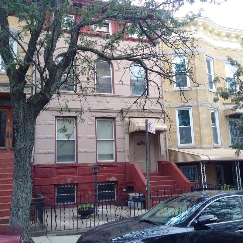 89 Moffat st
