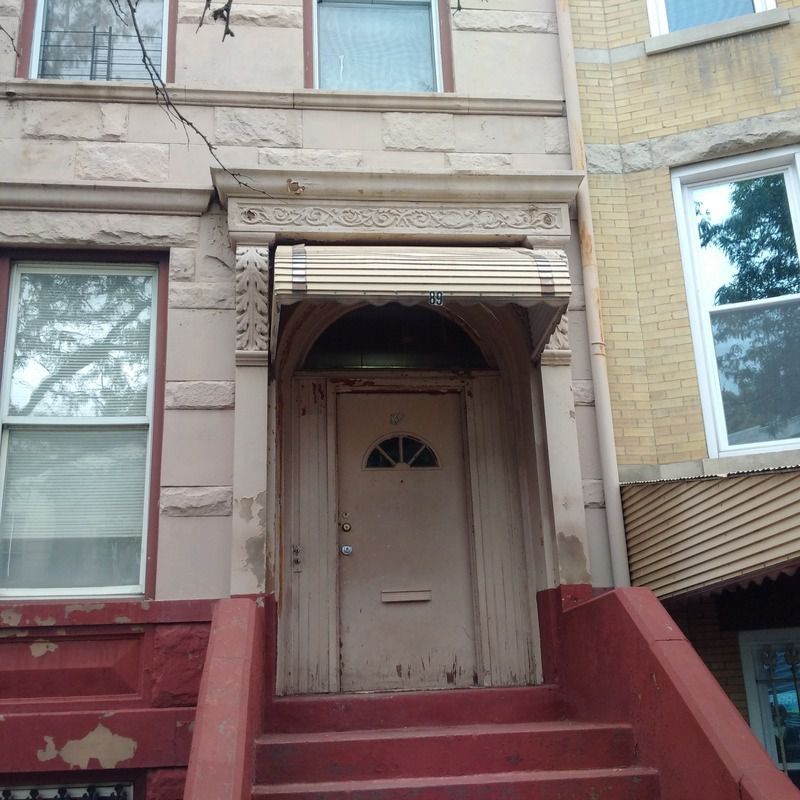 89 Moffat st