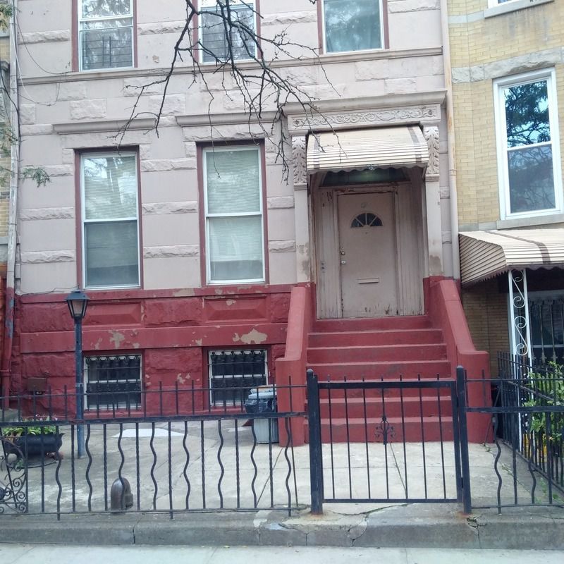 89 Moffat st