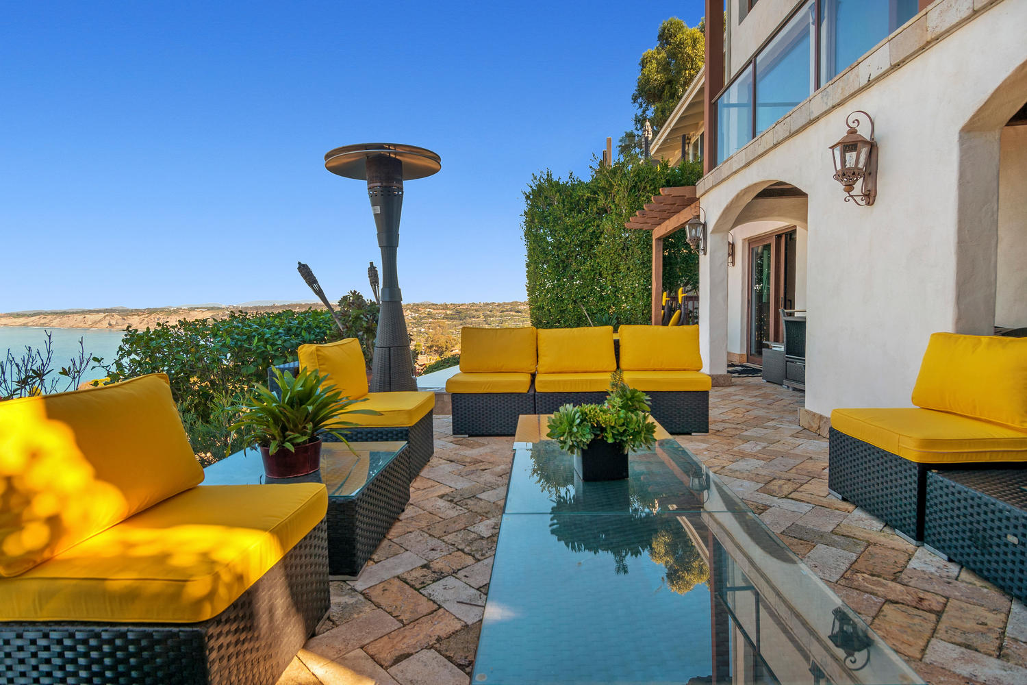 1594 Crespo Dr
