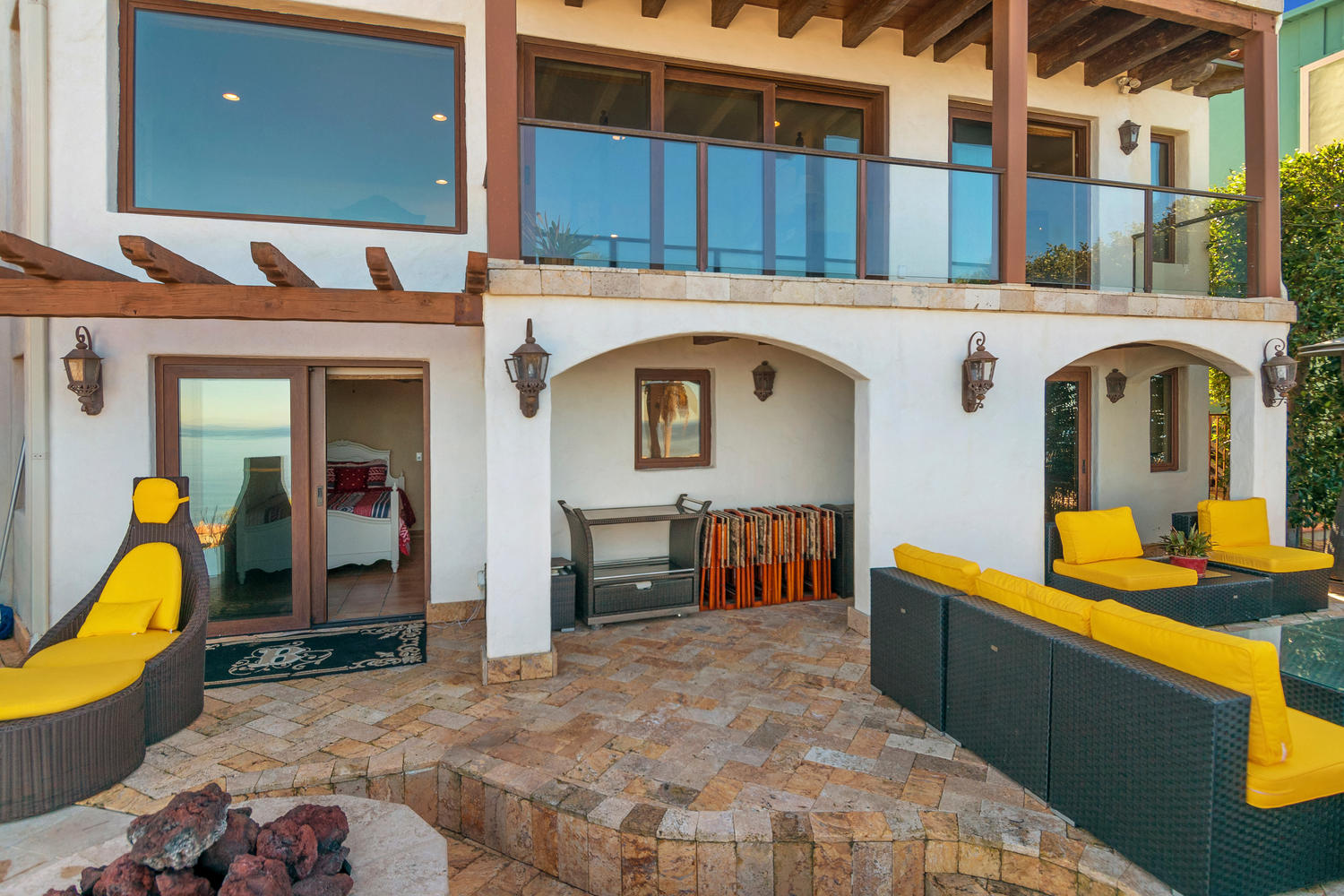 1594 Crespo Dr