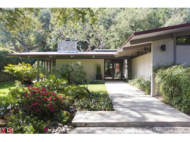 2207 Mandeville Canyon Rd