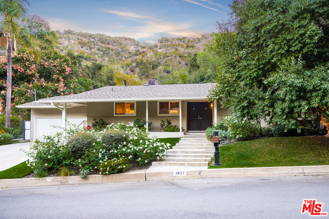 3827 Mandeville Canyon Rd