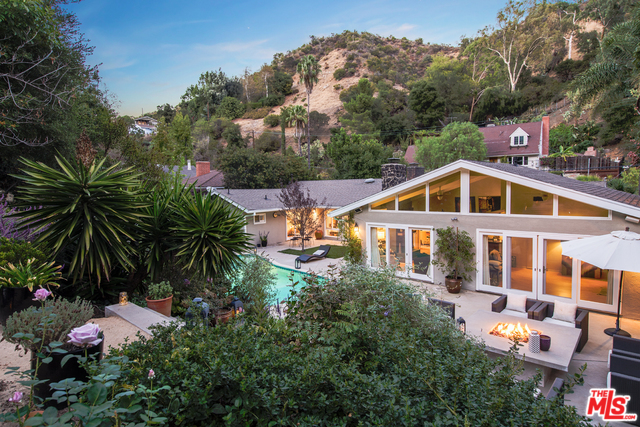 3827 Mandeville Canyon Rd