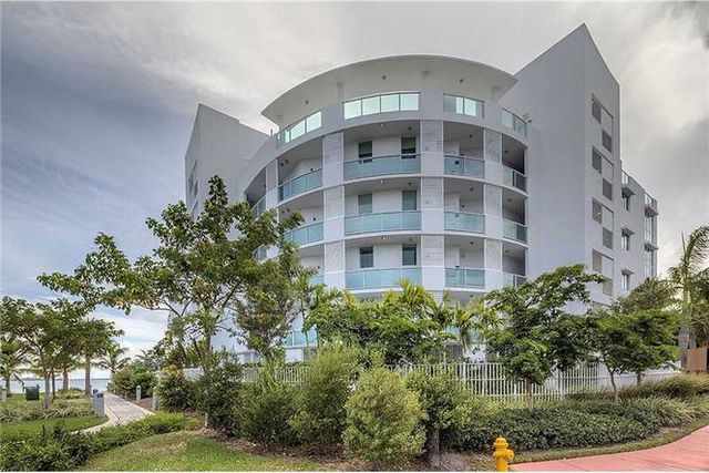 1910 BAY DR # 301
