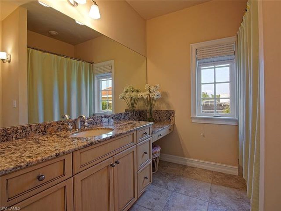 1248 Par View Dr