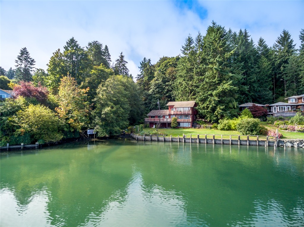 5884 NE Eagle Harbor Drive