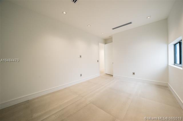 2120 NE 197th Ter